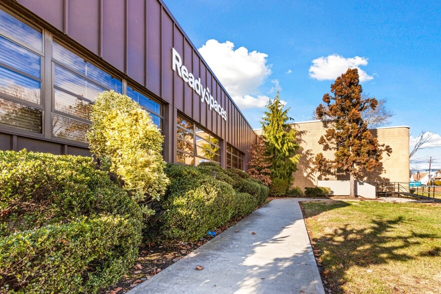 More Photos Of 567-575 N Midland Ave, Saddle Brook Warehouse For Lease