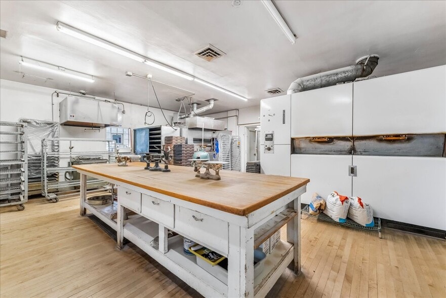 More Photos Of 118 Main St, Luxemburg Specialty For Sale