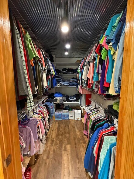 More Photos Of 615 W Benton St, Buffalo Flex For Sale