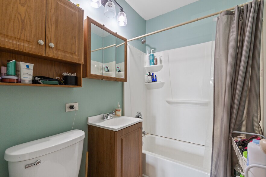More Photos Of 2703 S Chicago Ave, South Milwaukee General Retail For Sale