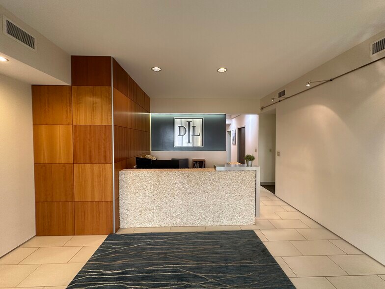 More Photos Of 6811 Phillips Industrial Blvd, Jacksonville Flex For Lease