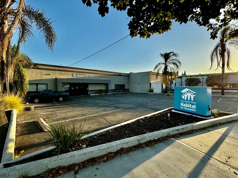 Primary Photo Of 724 E Huntington Dr, Monrovia Service For Lease