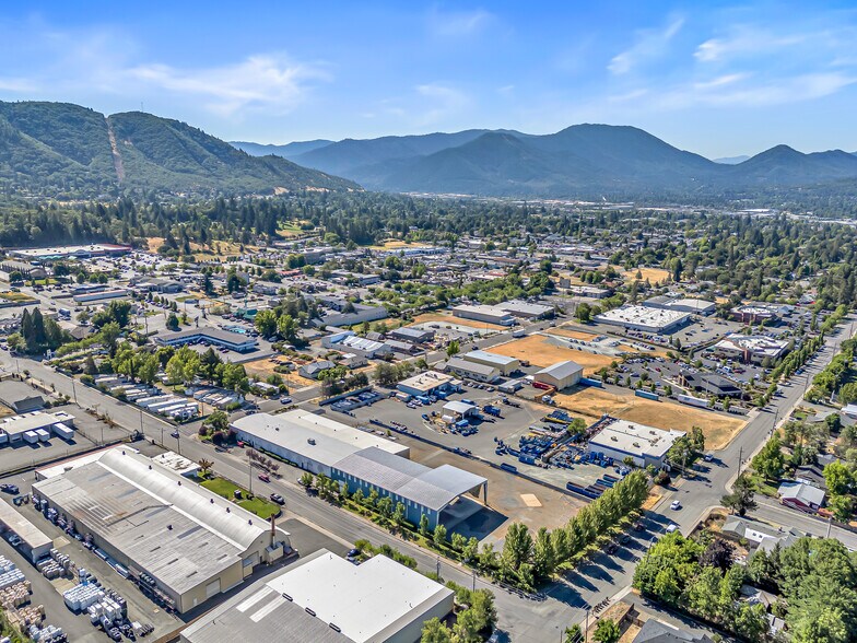 More Photos Of 1990 NW Washington Blvd, Grants Pass Warehouse For Sale