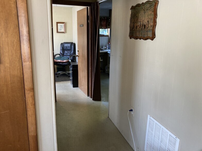 More Photos Of 1619 9th St Se, Roanoke Auto Repair For Lease