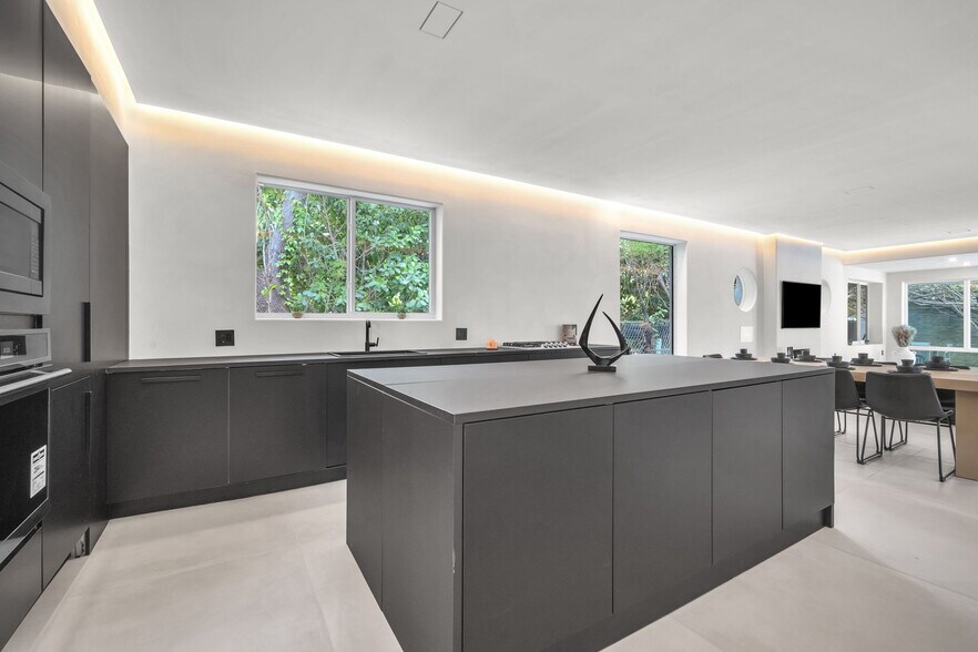 More Photos Of 120 NE 25th St, Miami Specialty For Sale