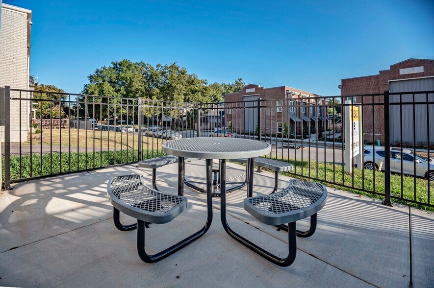 More Photos Of 1616 Monroe Ave, Memphis Apartments For Sale