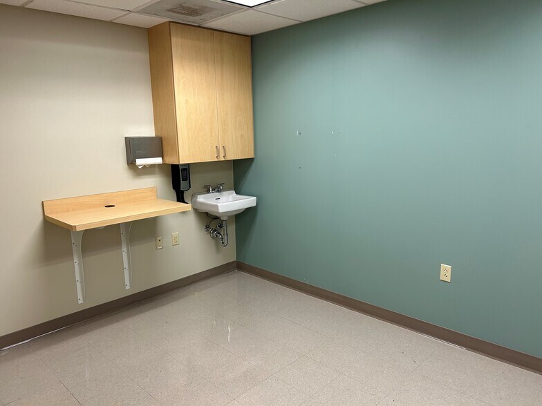 More Photos Of 7030 Canal Blvd, New Orleans Medical For Lease