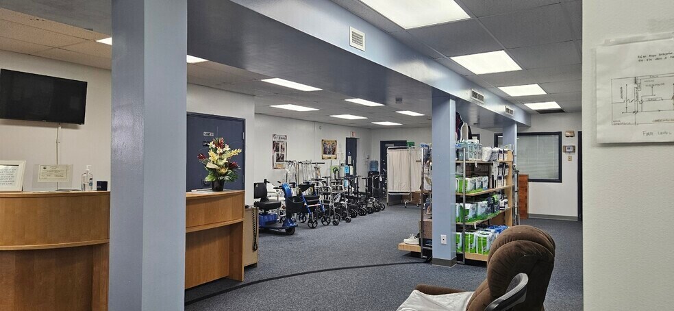 More Photos Of 94-479 Ukee St, Waipahu Flex For Lease