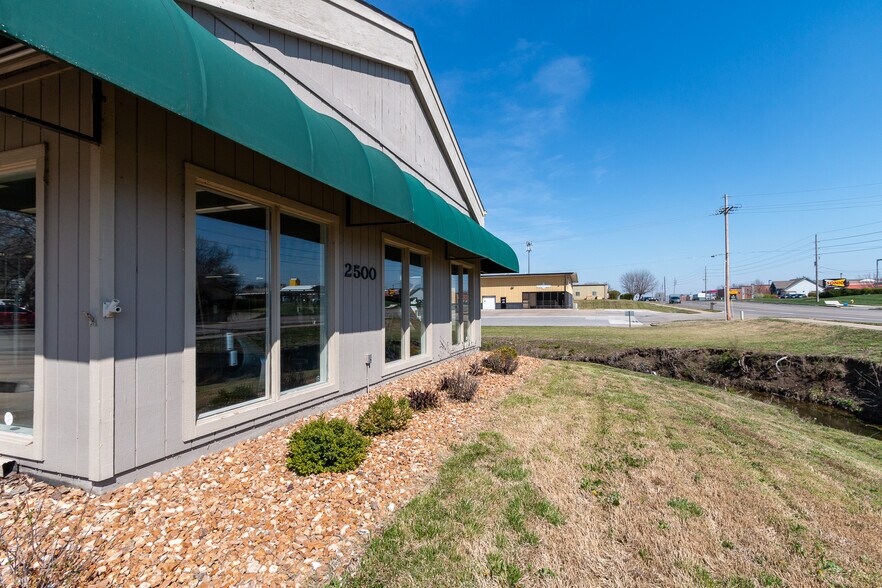 More Photos Of 2500 W 31st St, Lawrence Office For Sale