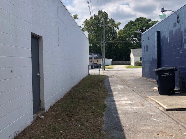 More Photos Of 208 Henderson Dr, Jacksonville Unknown For Lease