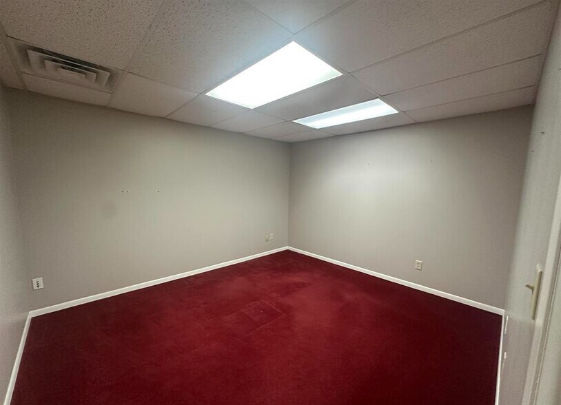 More Photos Of 1605 W Candletree Dr, Peoria Office For Sale