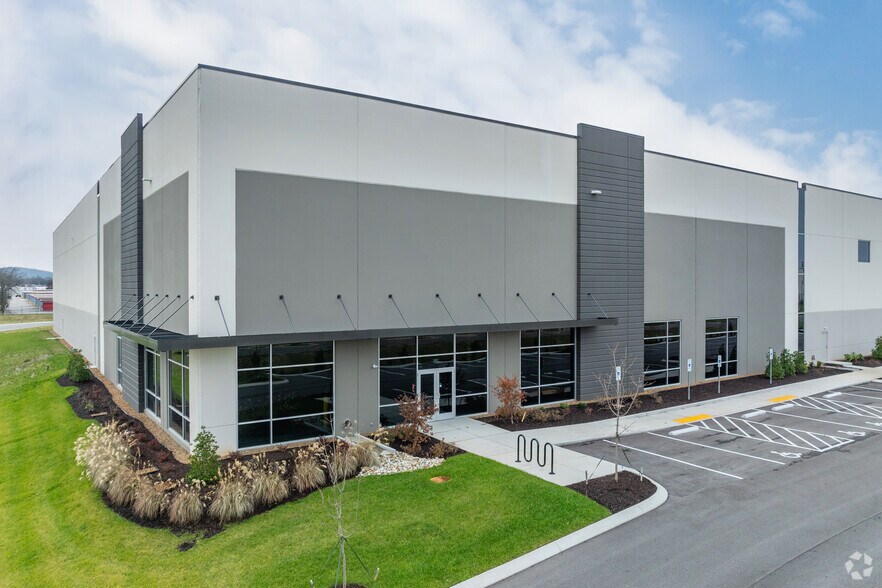More Photos Of 200 Alligood Way, Lebanon Distribution For Lease