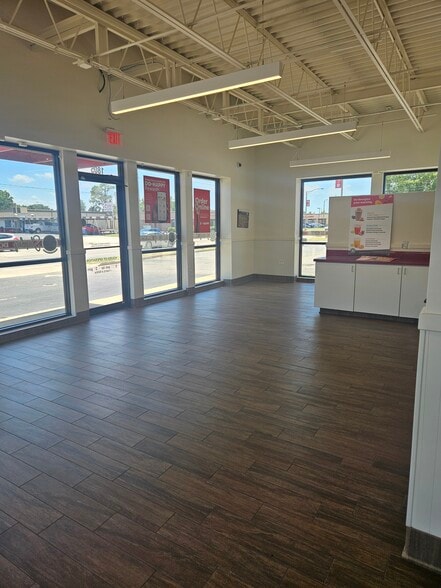 More Photos Of 1805 W Main St, Norman Storefront For Lease