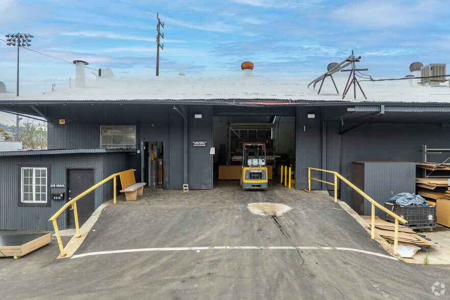 More Photos Of 2316 N San Fernando Rd, Los Angeles Warehouse For Lease