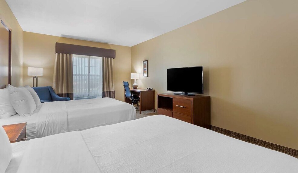 More Photos Of 320 Highway 146 N, Texas City Hotel For Sale