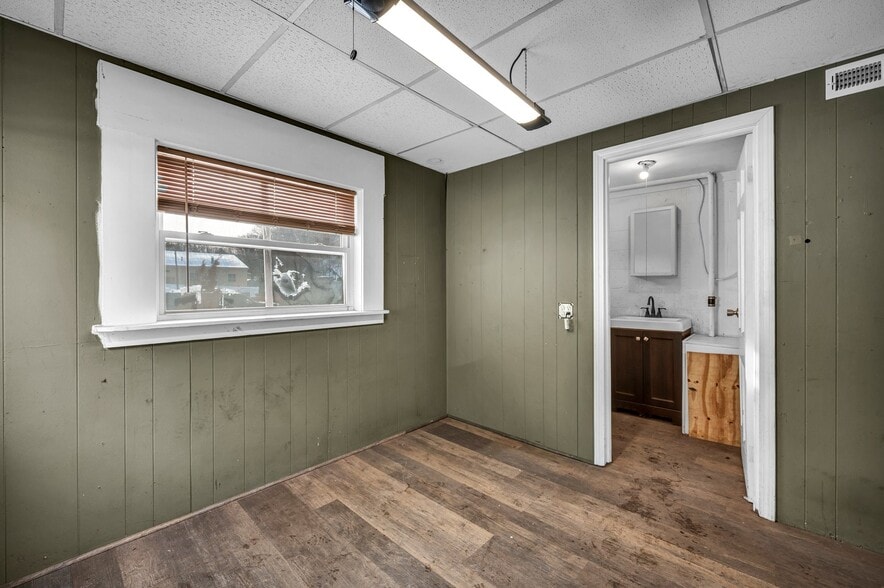 More Photos Of 417 S Colony St, Meriden Showroom For Lease