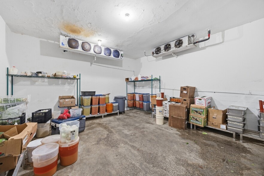 More Photos Of 939-943 N Vignes St, Los Angeles Warehouse For Sale