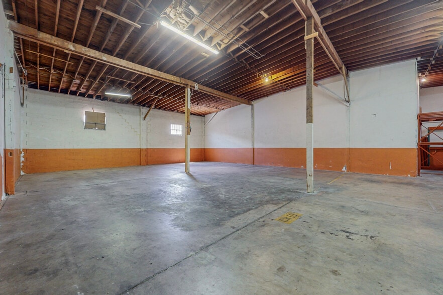 More Photos Of 1823 Commercial St NE, Albuquerque Warehouse For Sale