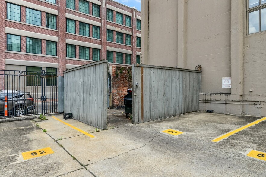 More Photos Of 746 Tchoupitoulas St, New Orleans General Retail For Sale