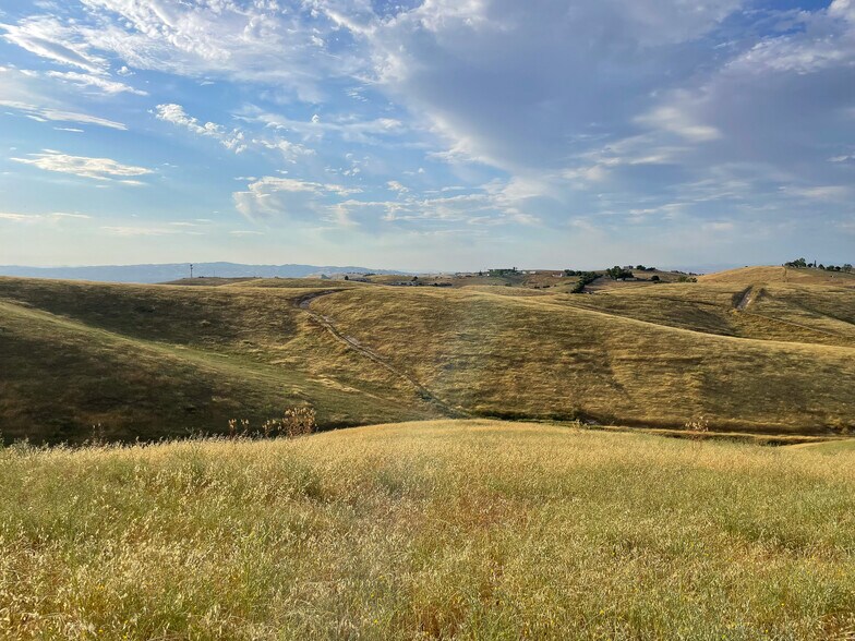 More Photos Of 0 E. 41 Hwy, Templeton Land For Sale