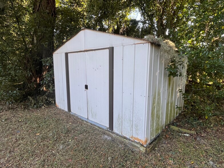 More Photos Of 230 S Center St, Pierson Apartments For Sale