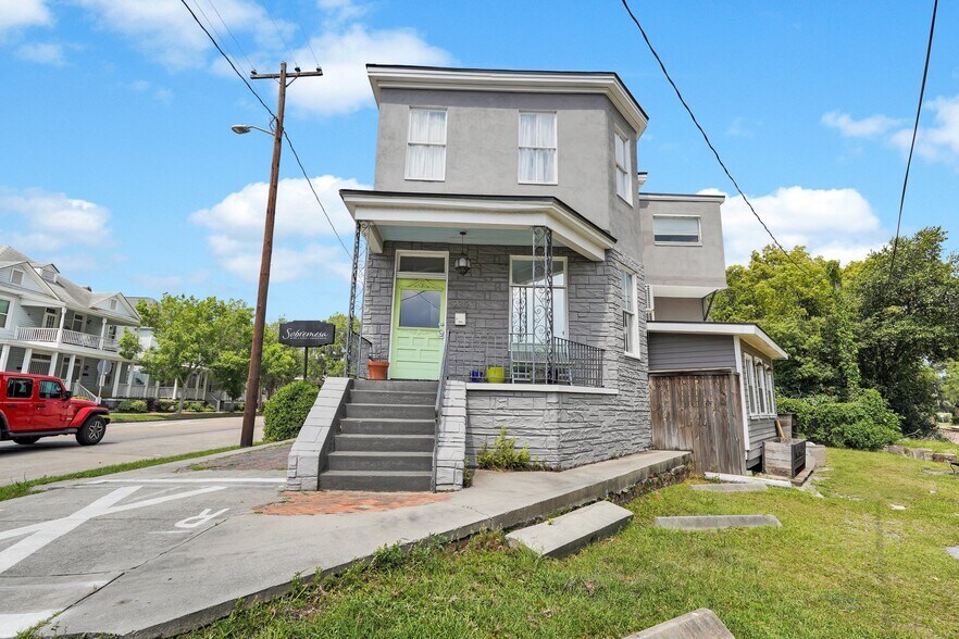 More Photos Of 2312 Abercorn St, Savannah Storefront Retail Residential For Sale