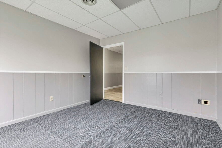 More Photos Of 2844 E River Rd, Dayton Office For Sale