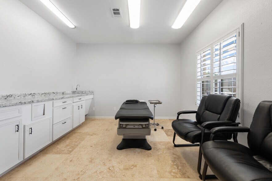 More Photos Of 103 Thousand Oaks Blvd, Georgetown Medical For Lease