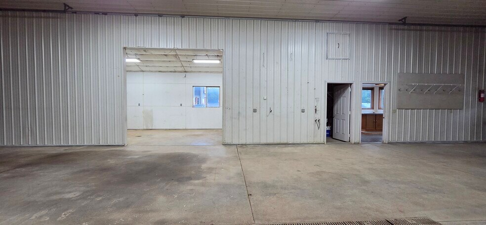 More Photos Of 121 Myrtle Ave S, Annandale Industrial For Sale