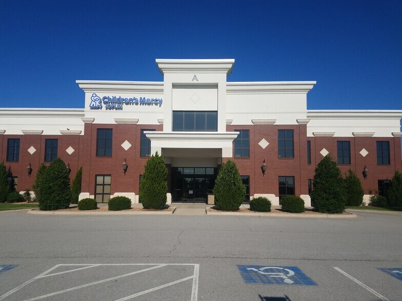 More Photos Of 1801 W 32nd St, Joplin Unknown For Lease