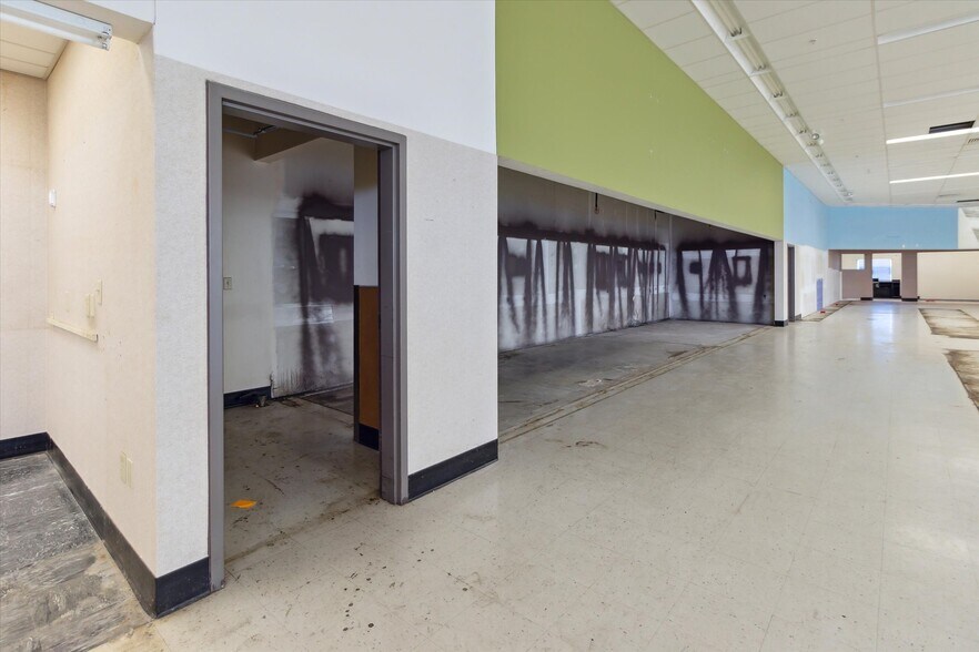 More Photos Of 1420 Wright Ave, Alma Drugstore For Sale