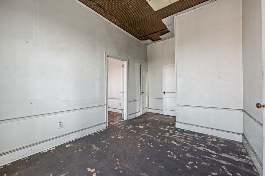 More Photos Of 101-105 S Scales St, Reidsville Storefront Retail Office For Sale
