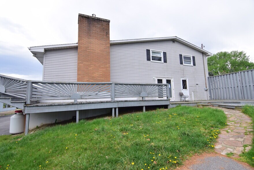 More Photos Of 2013 General Potter Hwy, Centre Hall Showroom For Sale