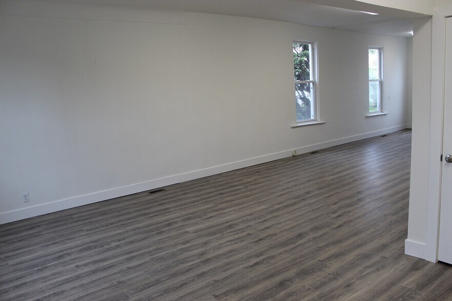 More Photos Of 2806 S Brentwood Blvd, Saint Louis Office For Sale