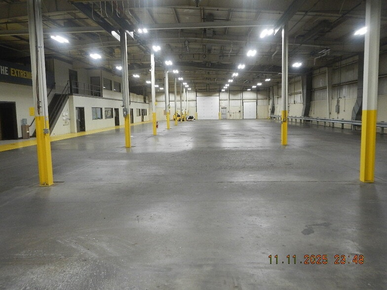 More Photos Of 2111 W Thompson Rd, Fenton Warehouse For Lease