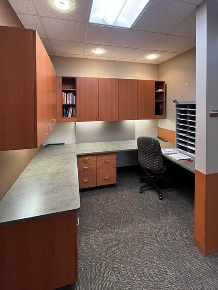 More Photos Of 5750 Lincoln Dr, Edina Office For Sale