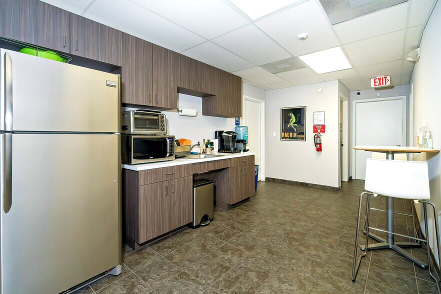 More Photos Of 5801-5821 N Andrews Way, Fort Lauderdale Light Manufacturing For Lease