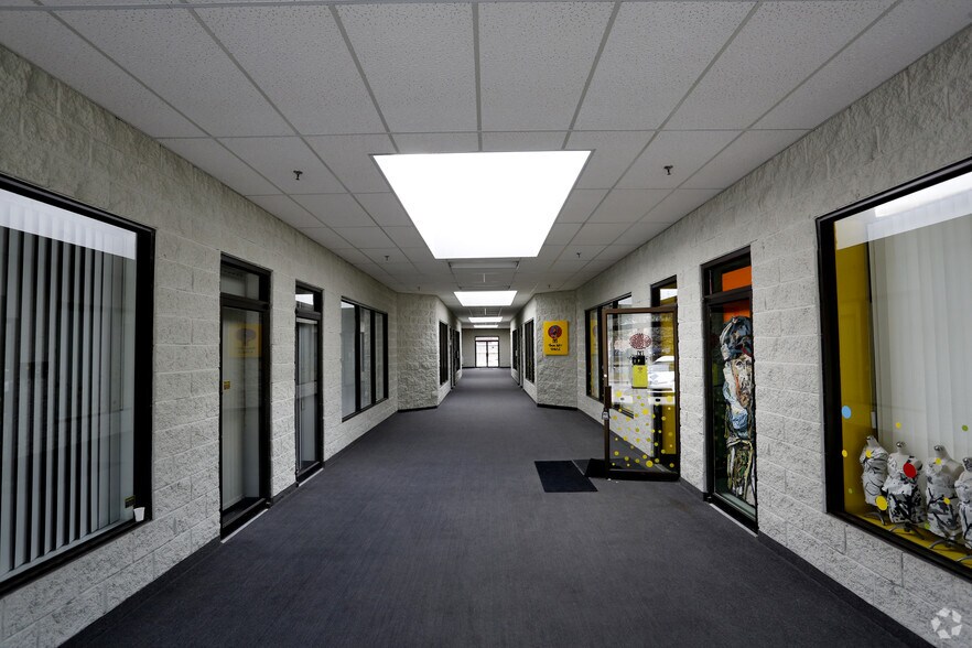 More Photos Of 205 Riviera Dr, Markham Service For Lease