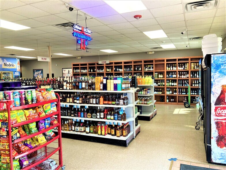 More Photos Of 630 S Lake Dallas Dr, Lake Dallas General Retail For Sale