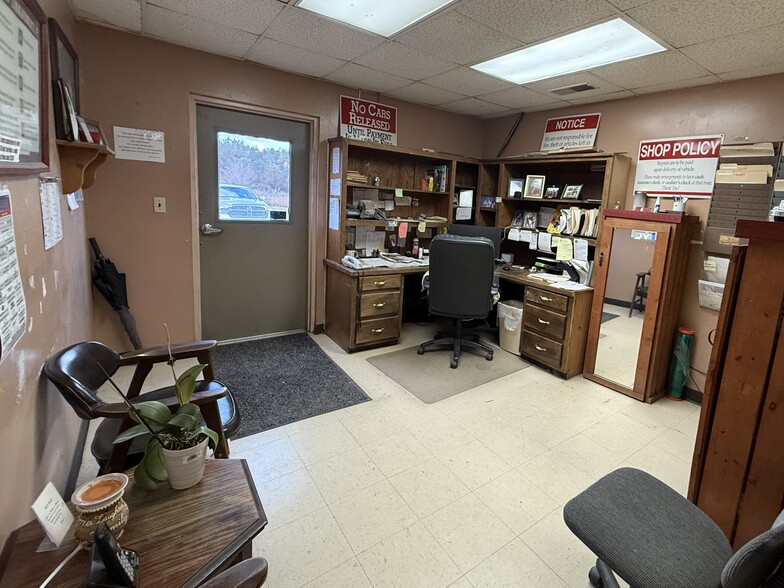 More Photos Of 1350 Lafayette Rd, Rocky Face Specialty For Sale