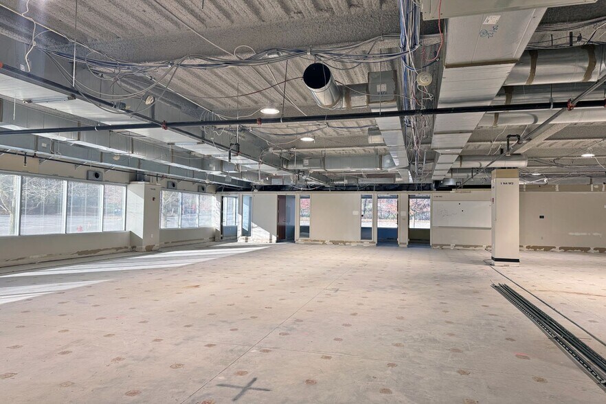 More Photos Of 1075 W Entrance Dr, Auburn Hills Office For Sale