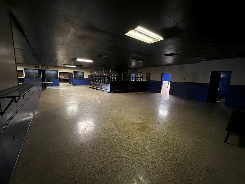 More Photos Of 1604 W State St, Bristol General Retail For Sale