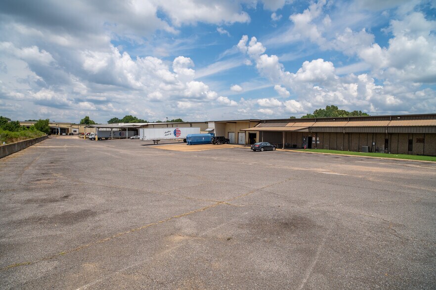 More Photos Of 11200 Wildwood Dr, Olive Branch Manufacturing For Lease