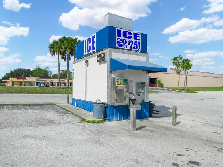 More Photos Of 9415 SE Maricamp Rd, Ocala Storefront Retail Office For Sale
