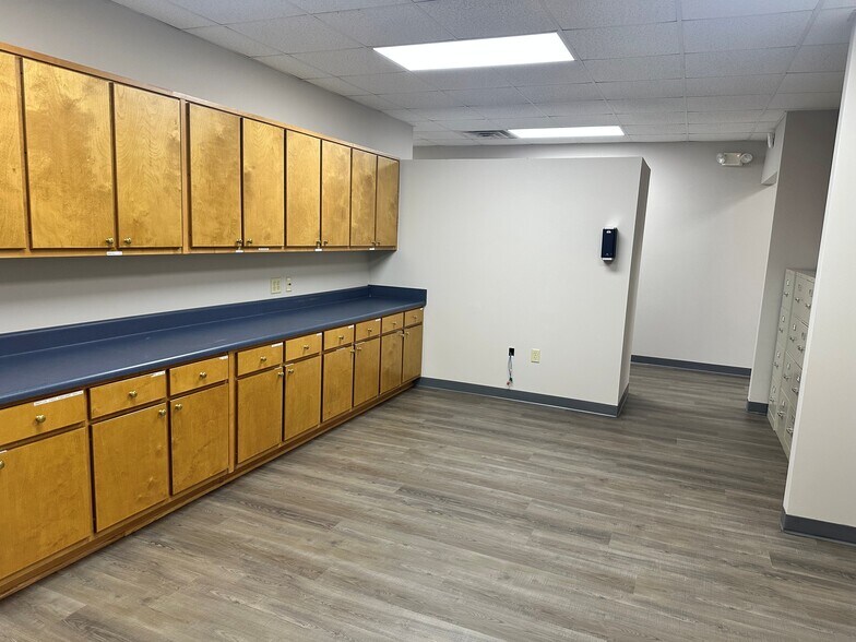 More Photos Of 515 Nine North Ct, Alpharetta Industrial For Lease