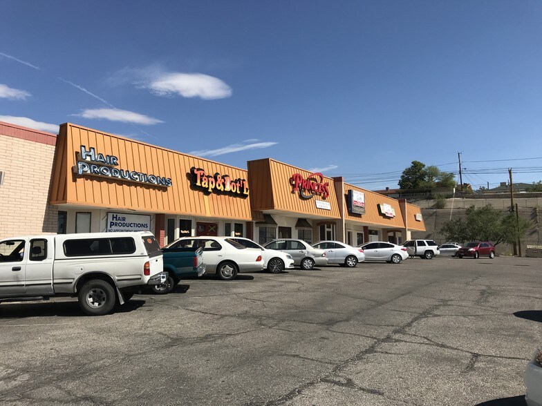More Photos Of 126 Shadow Mountain Dr, El Paso Restaurant For Lease