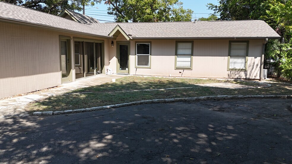More Photos Of 7217 McNeil Dr, Austin Office For Sale