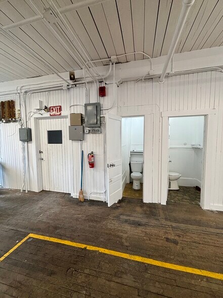 More Photos Of 474 Main St, Wakefield Industrial For Lease