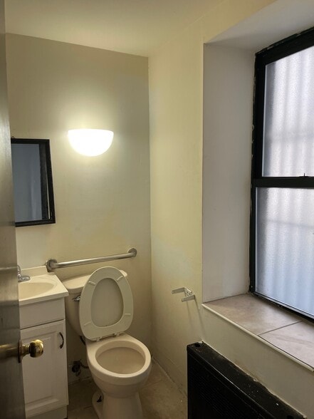 More Photos Of 167 Rivington St, New York Apartments For Lease