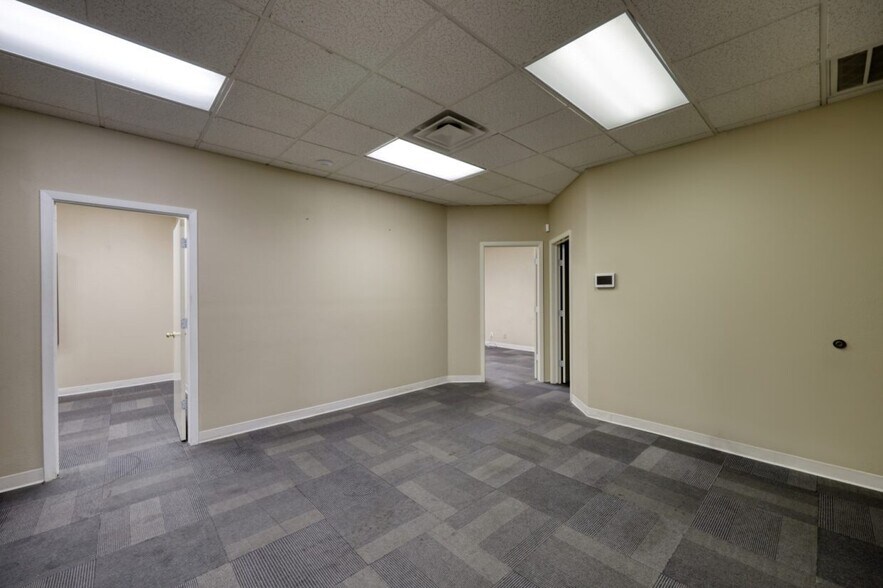 More Photos Of 2929 Mossrock Dr, San Antonio Office For Lease